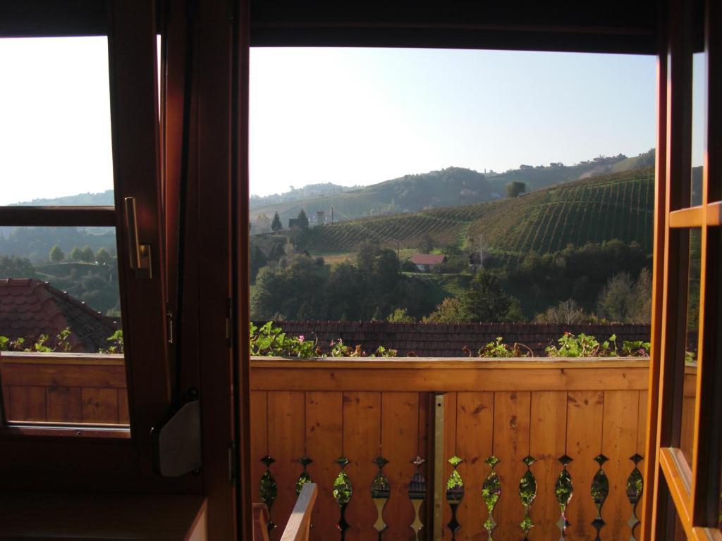 Weingut Schlafgut Genussgut Lorenz Guest House Китцек им Заусал Екстериор снимка