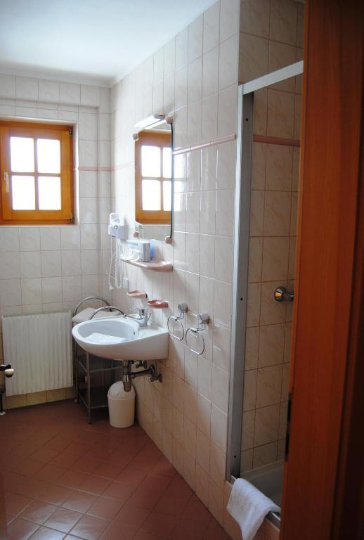 Weingut Schlafgut Genussgut Lorenz Guest House Китцек им Заусал Стая снимка